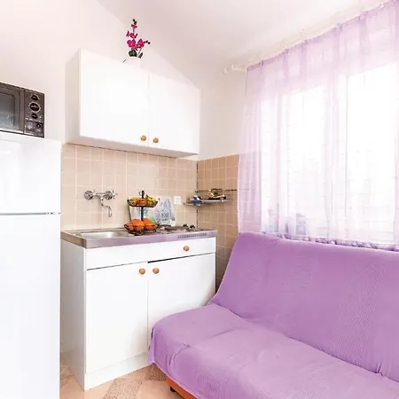 Apartment 1 Bedroom In