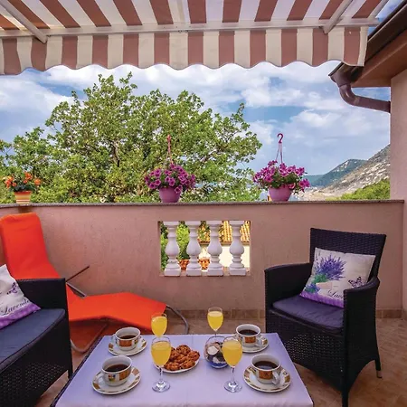 Apartment 1 Bedroom In Bakarac