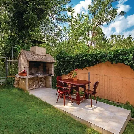 1 Bedroom In Apartment *