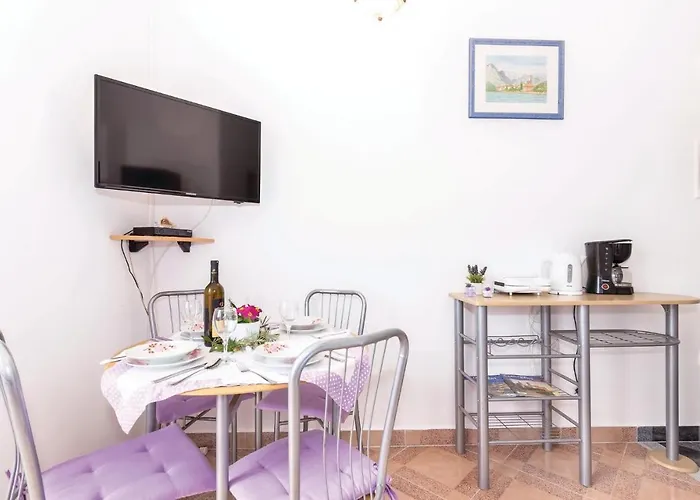 1 Bedroom In *